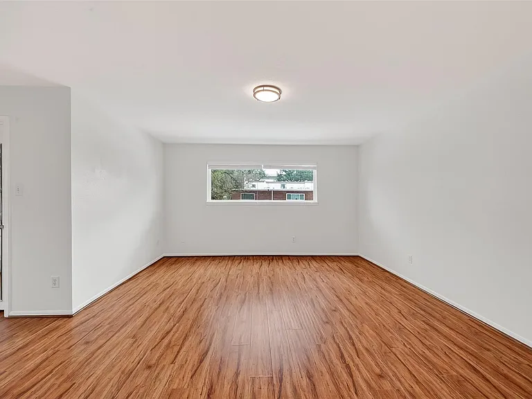 500 N Post Oak Ln — Photo 29