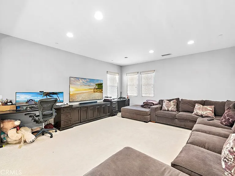 108 Fairgrove — Photo 31