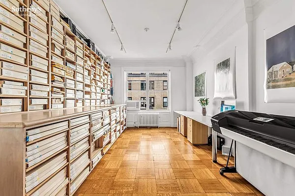 Sold by Sotheby's International Realty | media 18