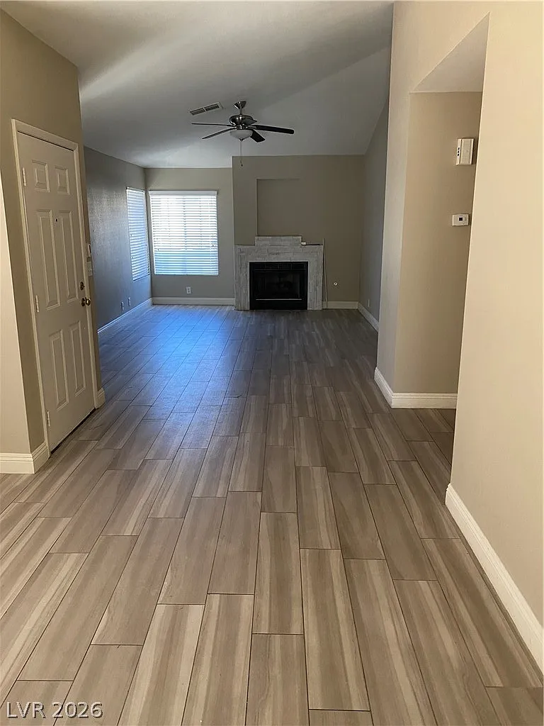 3 bed, 2.0 bath, 1386 sqft, $1,995 — Photo 2