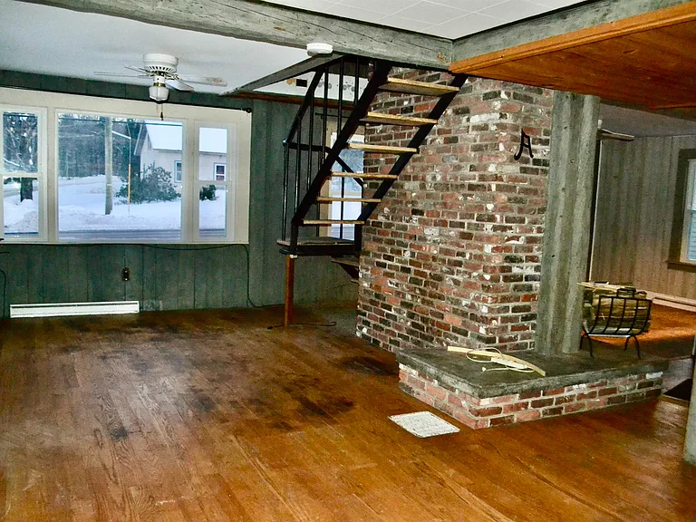 224 E Main St — Photo 9