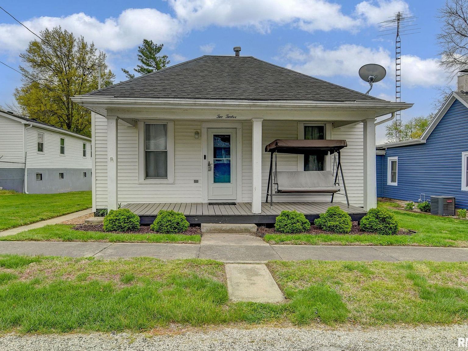 212 W Springer St, Divernon, IL 62530 Zillow