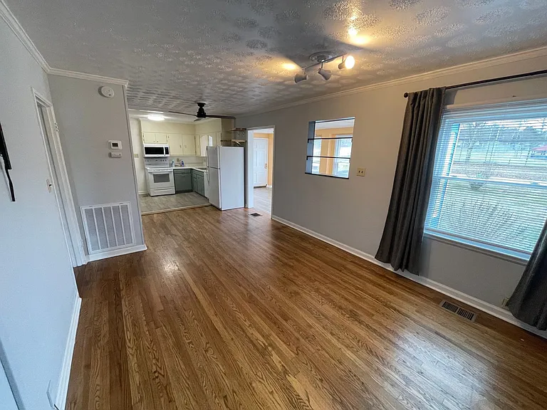 2029 McClung Ave — Photo 5