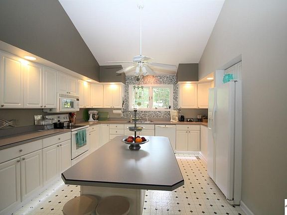 5th image of 254 Redbud Dr