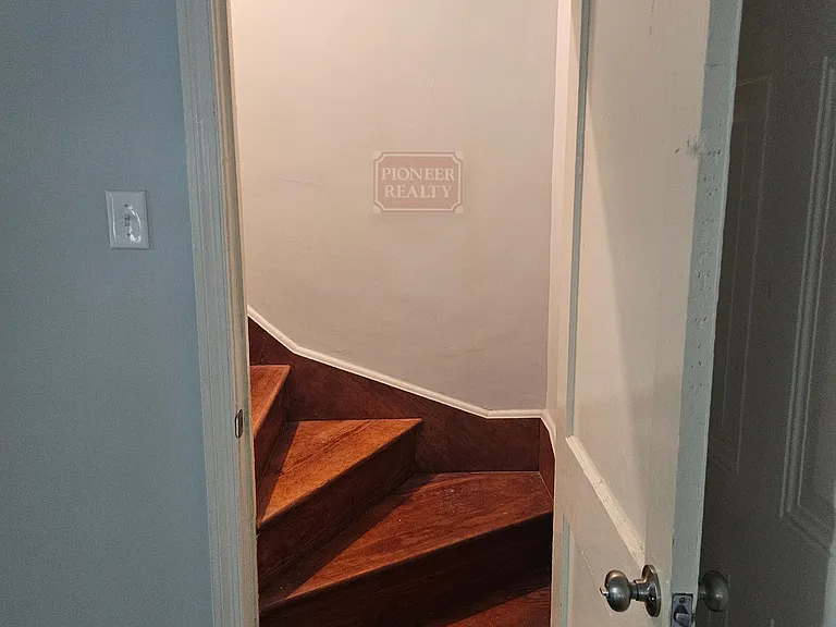 2331 Fleet Ave — Photo 5