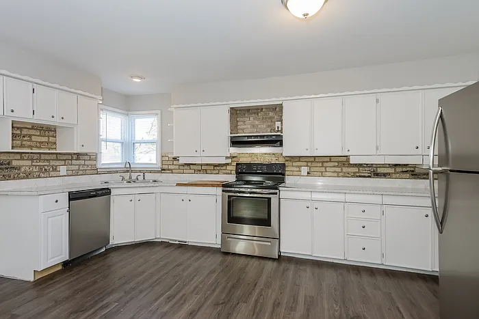 111 N Gilbert St — Photo 7
