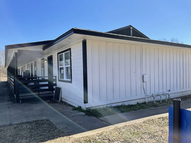 121 Julie Dr — Photo 24
