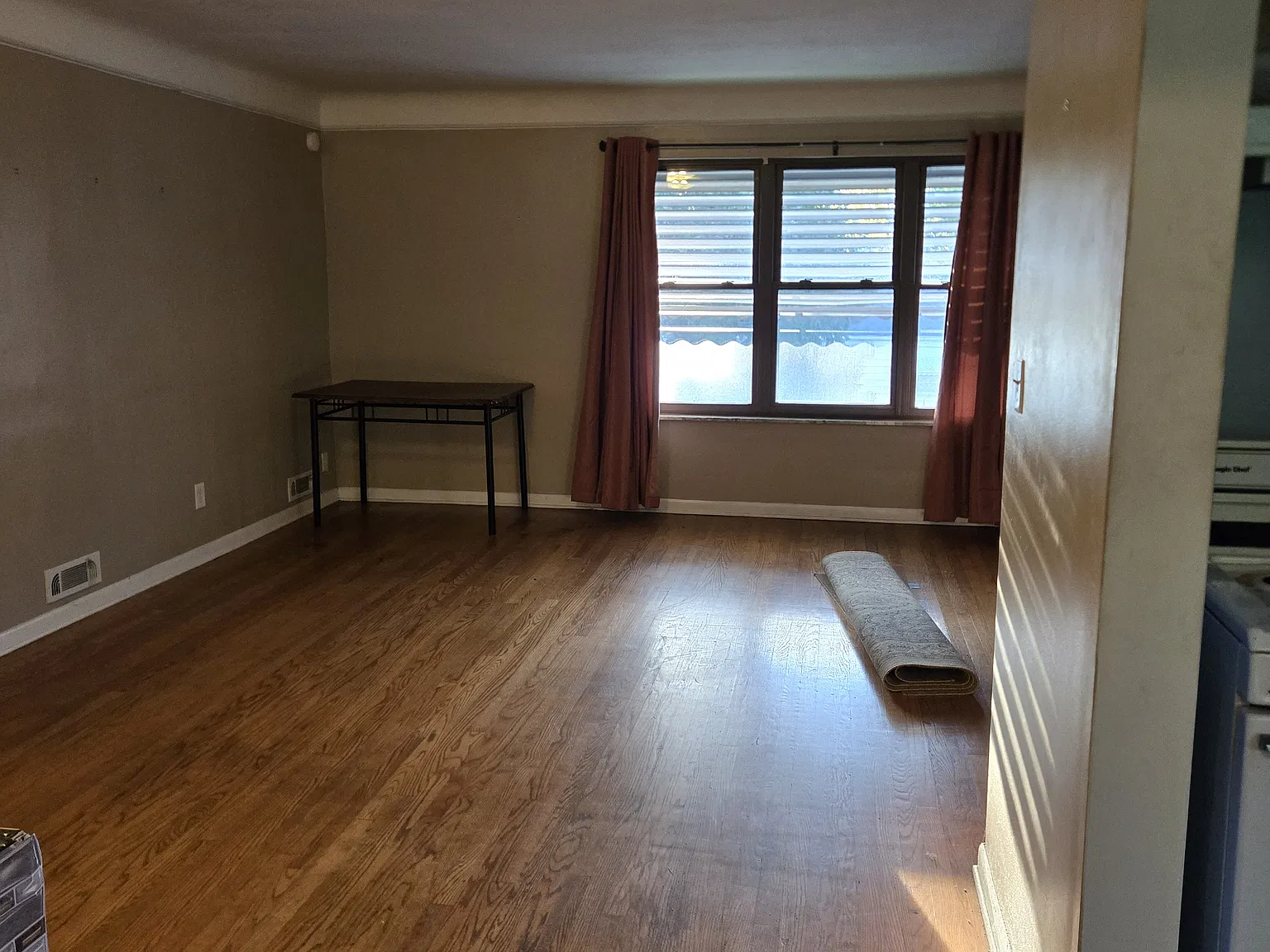 2 bed, 900 sqft, $1,350 — Photo 4