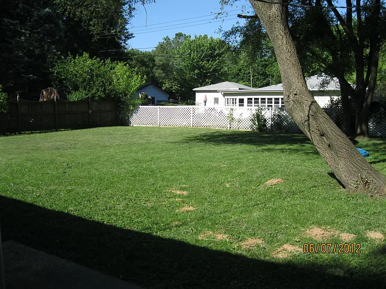 1417 Rose Dr — Photo 18