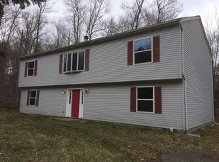 8863 Chipmunk Ln, Tobyhanna, PA