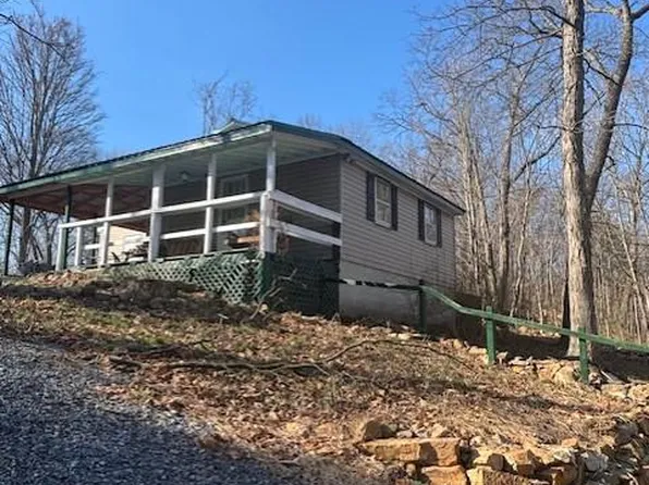 915 Center Square Rd, Blain, PA 17006