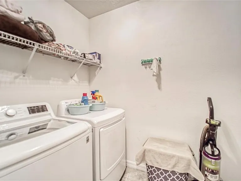 3903 Silverlake Way — Photo 20