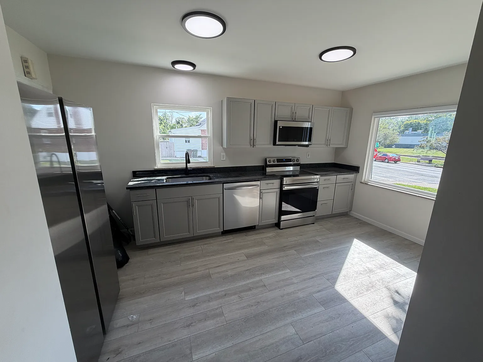 3 bed, 1175 sqft, $2,500 — Photo 4