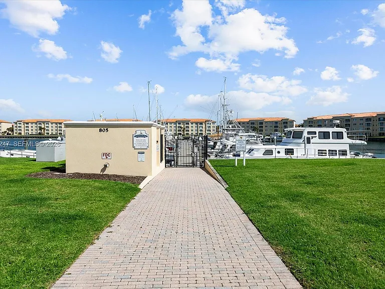 38 Harbour Isle Dr #104 — Photo 36