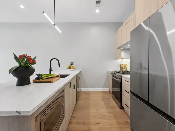 7010 N Glenwood Ave, Chicago, IL