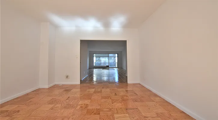 Rented by Manhattan Realty Group | media 2