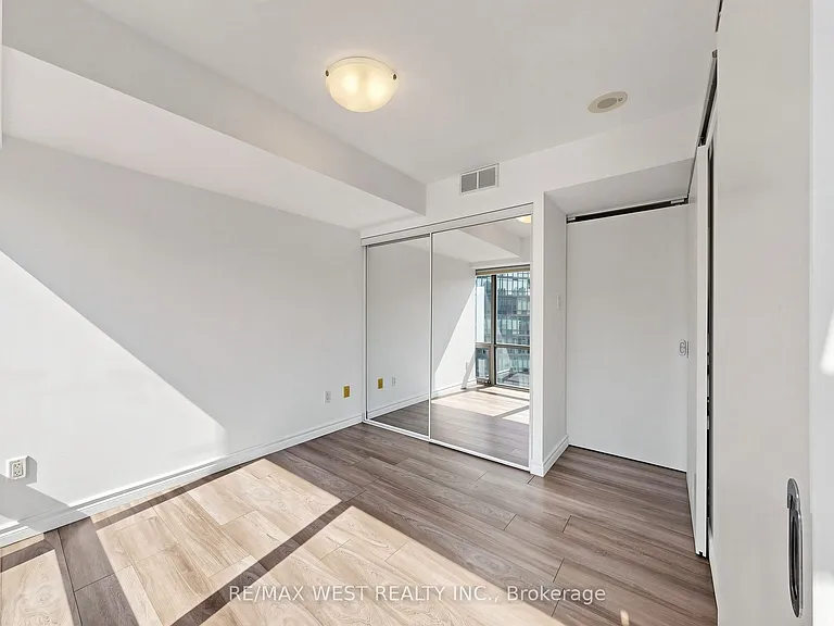 38 Grenville St #1203 — Photo 19