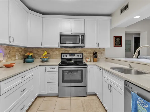 9 Plantation Dr APT 204, Vero Beach, FL 32966