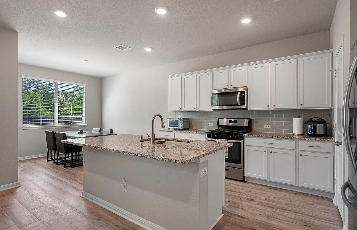 4 bed, 2313 sqft, $790 — Photo 3