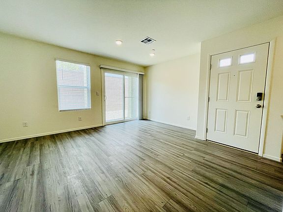 4th image of 9915 Daffodil Hills St