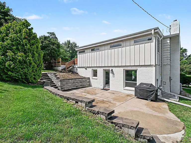 645 Beverly Dr — Photo 16
