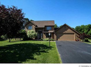 29 Corral Dr, Penfield, NY 14526