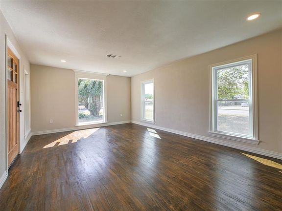 5th image of 707 Vermont Ave