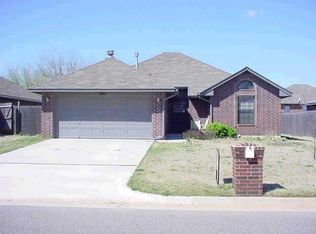 305 Marrgate Dr, Yukon, OK 73099