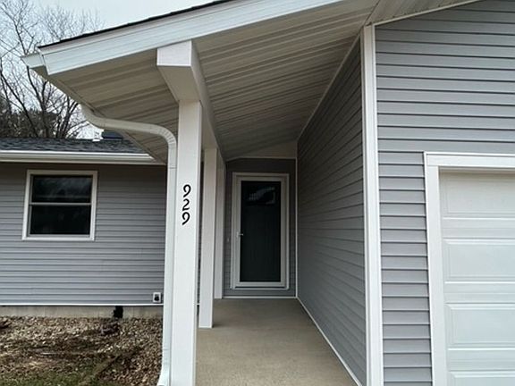 3rd image of 929 Suffolk Dr