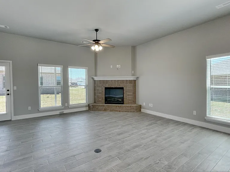 300 Oak Ave — Photo 5