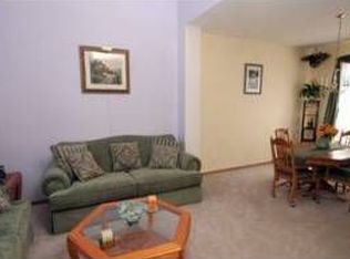 300 Warwick Ln, Lake In The Hills, IL 60156