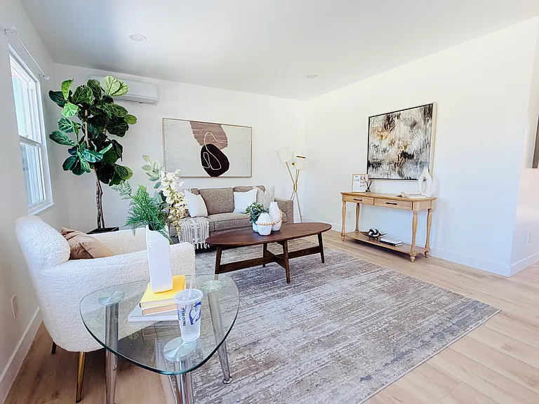 5421 Loma Ave #A — Photo 2