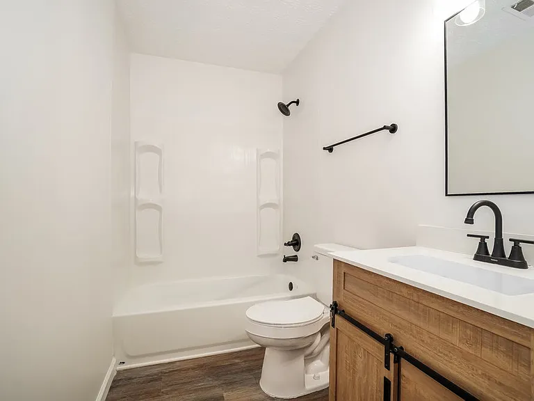 520 Wyndham Ridge Dr — Photo 16