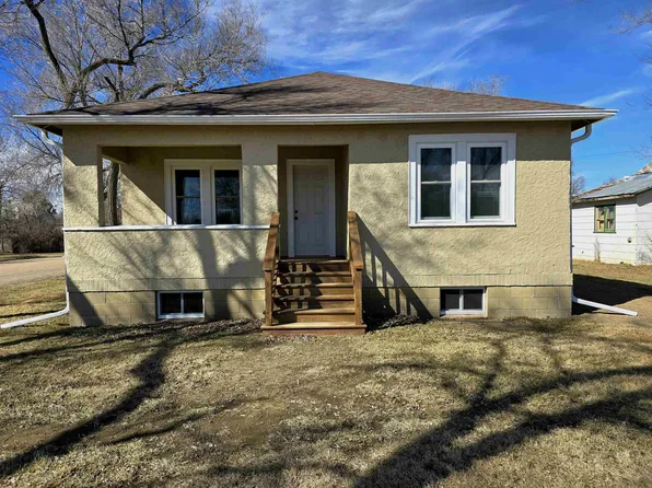 611 1st Ave E, Lemmon, SD 57638