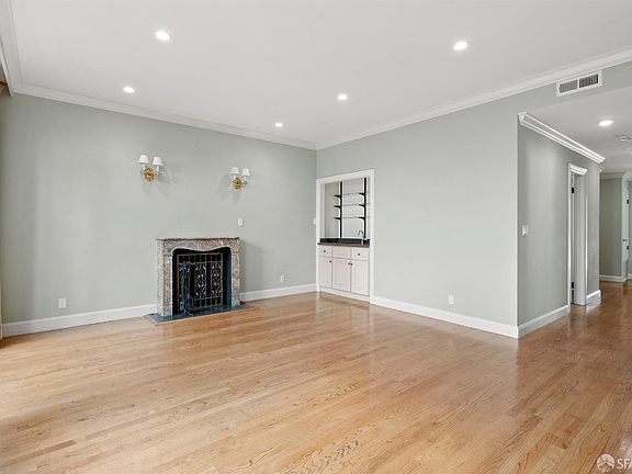 4th image of 1836-1840 Broadway St