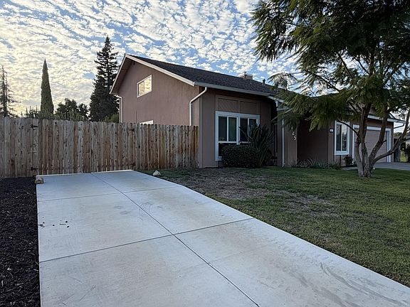 3rd image of 1425 Forest Dr