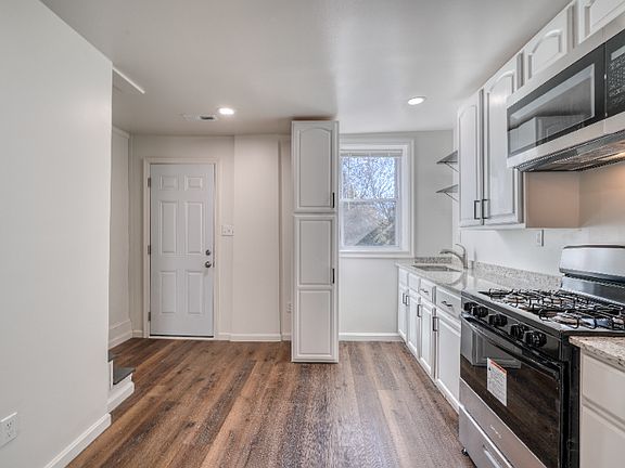 3rd image of 1113 W Lombard St
