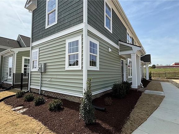 2nd image of 1013 Robinson Rd #7C