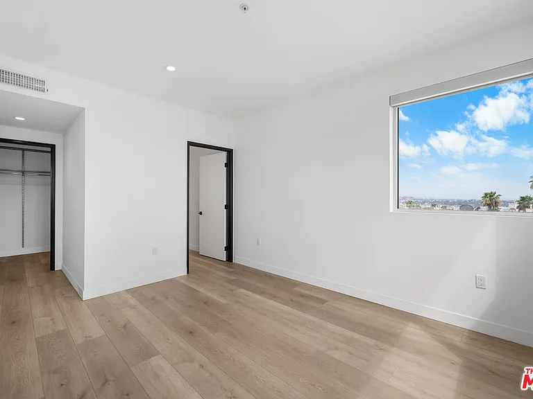 957 Figueroa Ter #307 — Photo 13