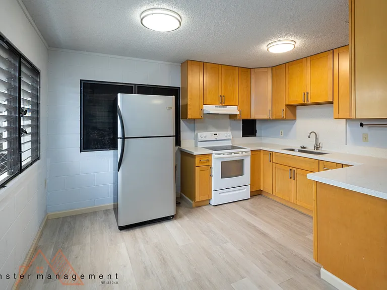 215 Azores St #D — Photo 2