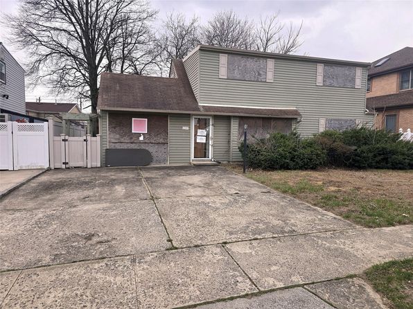 1297 S Street, Valley Stream, NY 11580