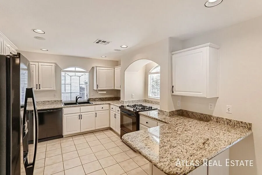 Stunning Southern Highlands 2 story 3 bedroom in a Guard Gated Community — Photo 4