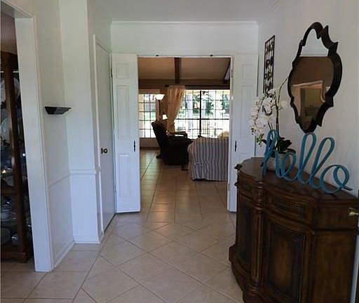 4th image of 3910 Robinhood Dr