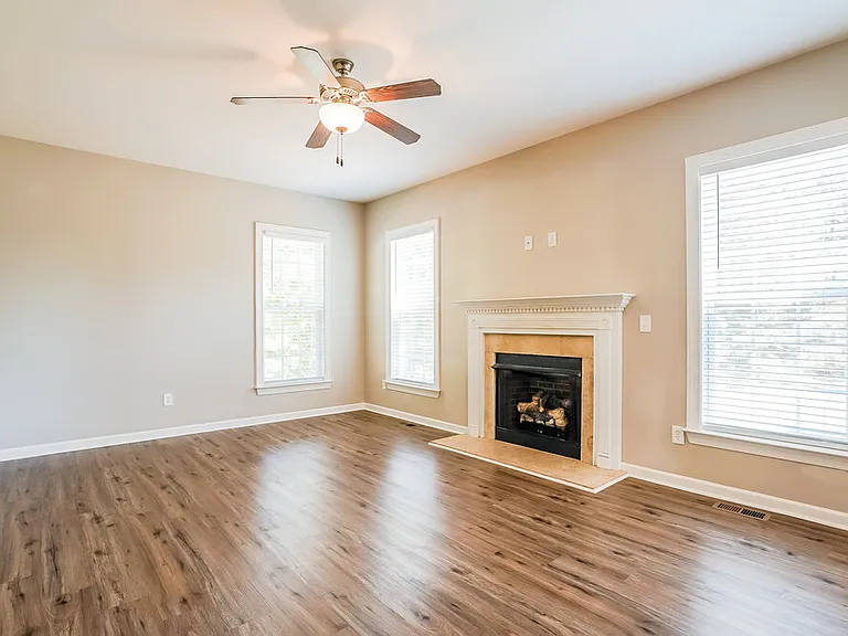 1220 Crendall Way — Photo 4
