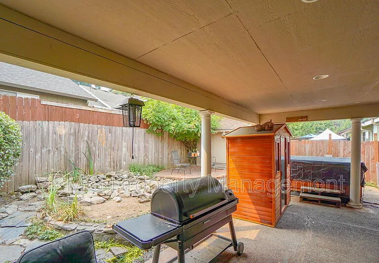 8537 NE 15th St — Photo 1