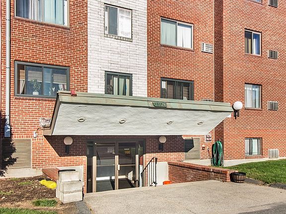 2nd image of 1100 Governors Dr APT 29