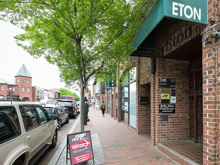 Entrance to Eton Court on M St, look for the green awning.