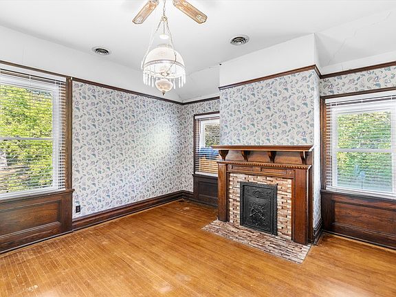38th image of 315 E Main St