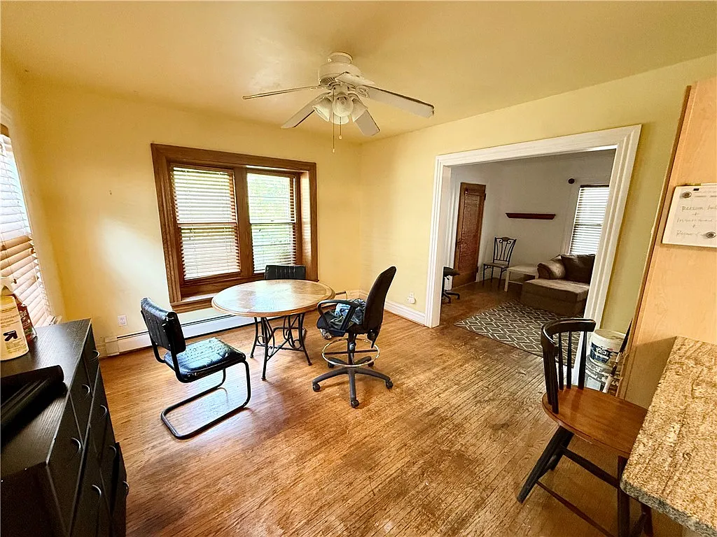 3 bed, 2.0 bath, 1703 sqft, $2,100 — Photo 3