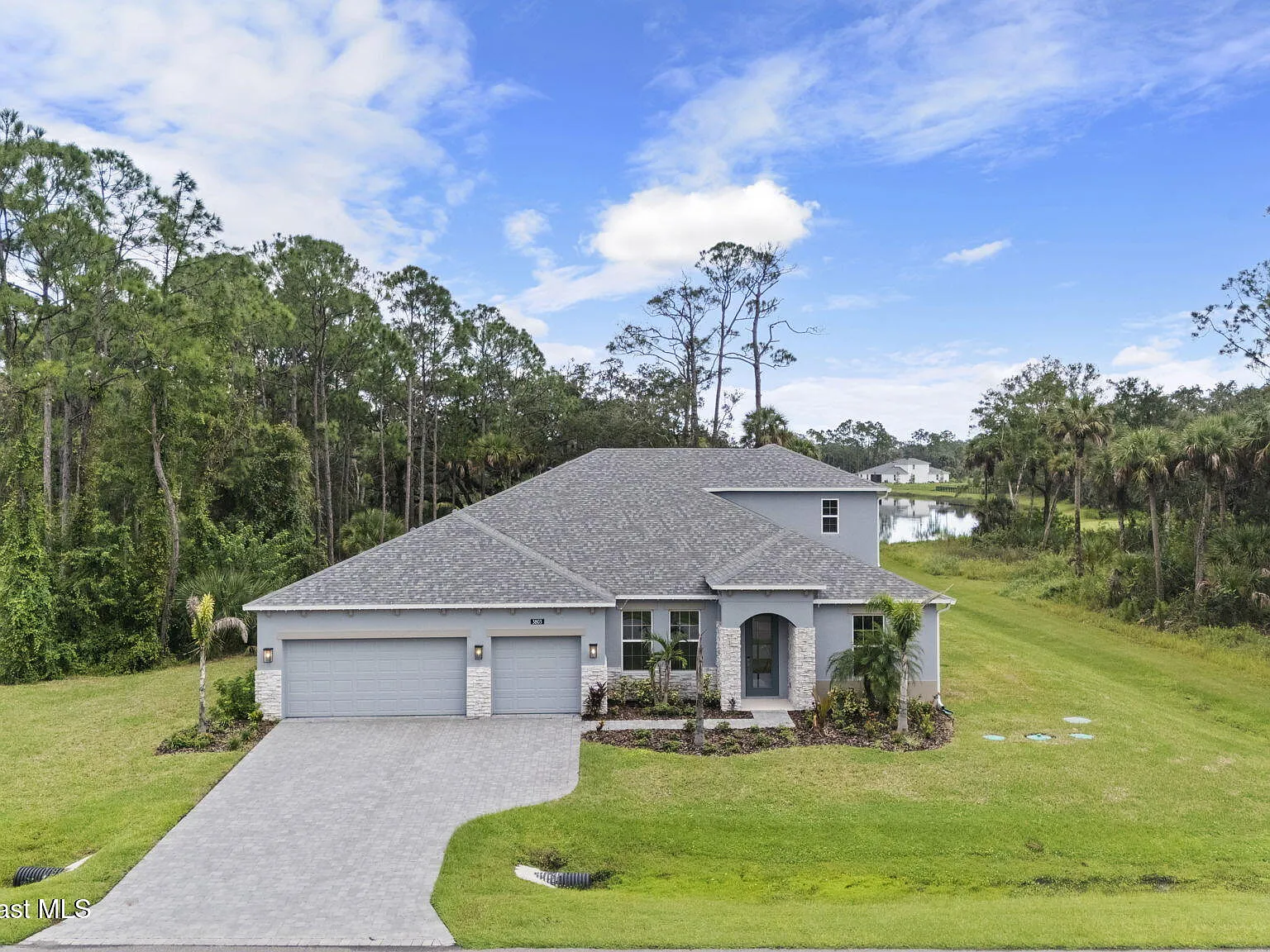 5 bed, 4.0 bath, 3342 sqft, $4,000 — Photo 2